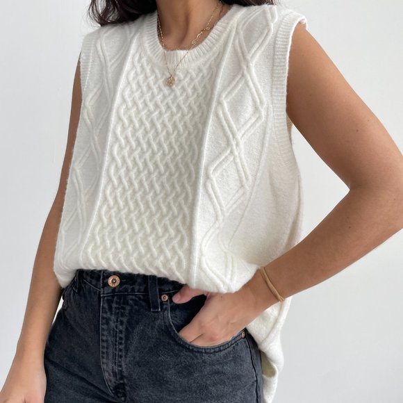 Talbots Sweaters - Talbots cable knit sleeveless sweater vets in cream white